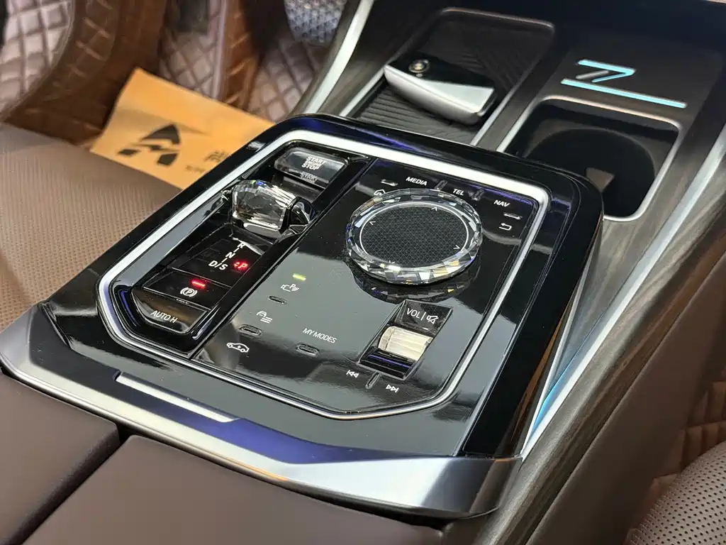 BMW 7 Series 2023 735Li Luxury Package купить на сайте DeffCars