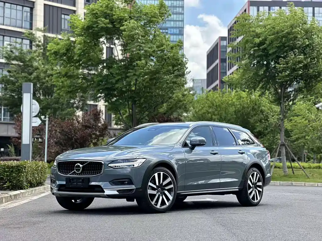 Volvo V90 2022 Cross Country B5 AWD Smart Edition купить на сайте DeffCars