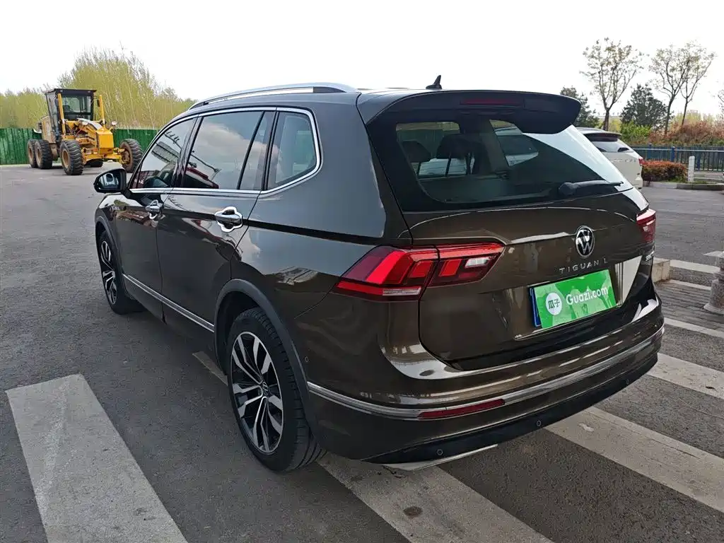 Tiguan L 2021 330TSI automatic two-wheel drive R-Line version купить на сайте DeffCars
