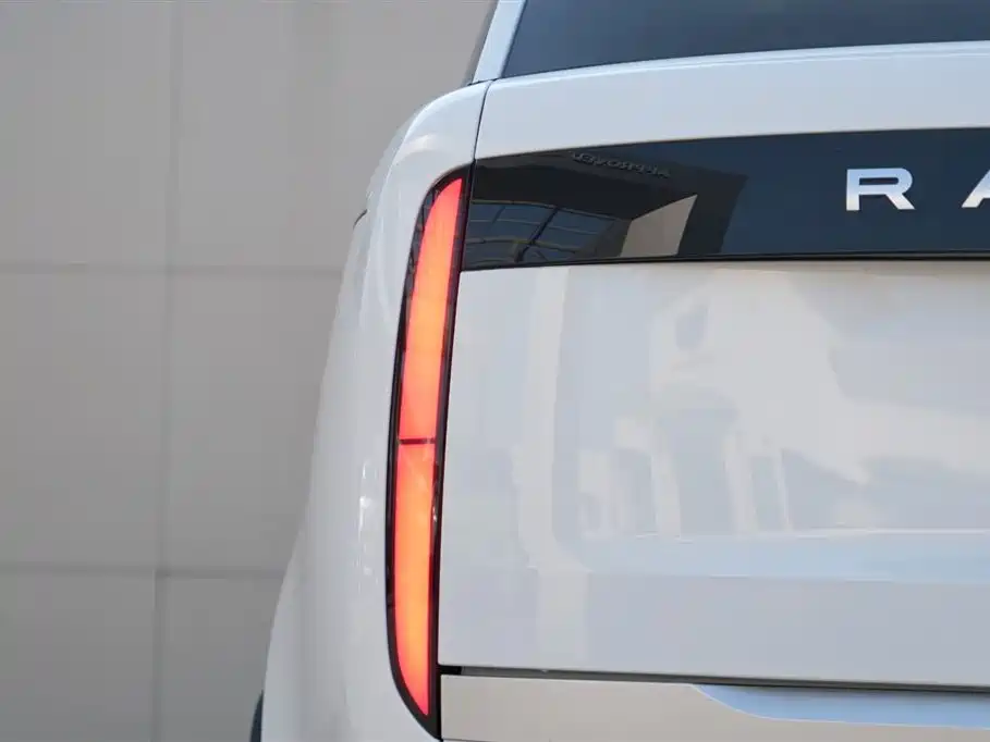 Range Rover 2023 3.0 L6 400PS Genesis Extended Edition купить на сайте DeffCars