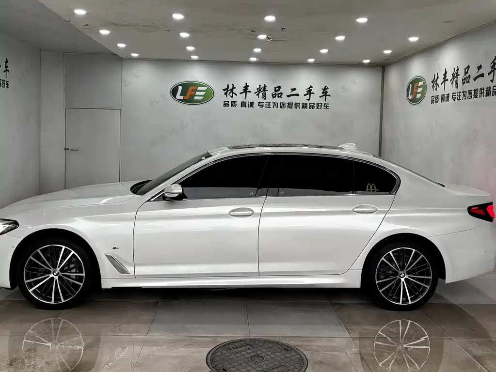 BMW 5 Series 2023 530Li Leading M Sports Package купить на сайте DeffCars
