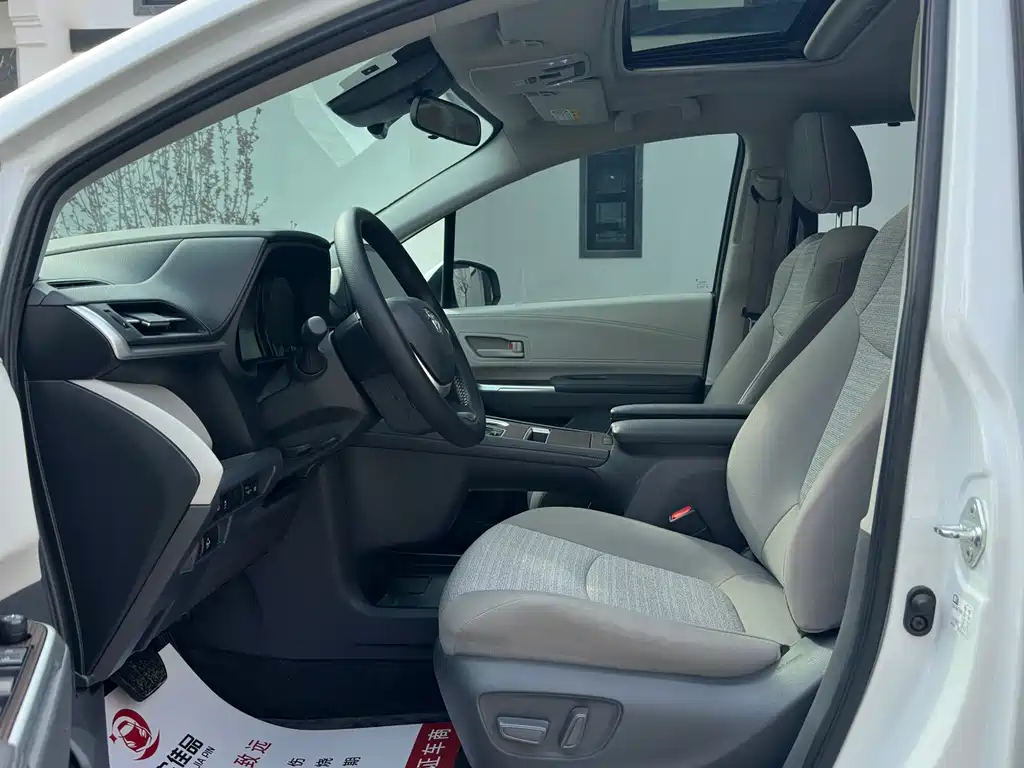 SIENNA 2023 2.5L Hybrid Comfort Edition купить на сайте DeffCars