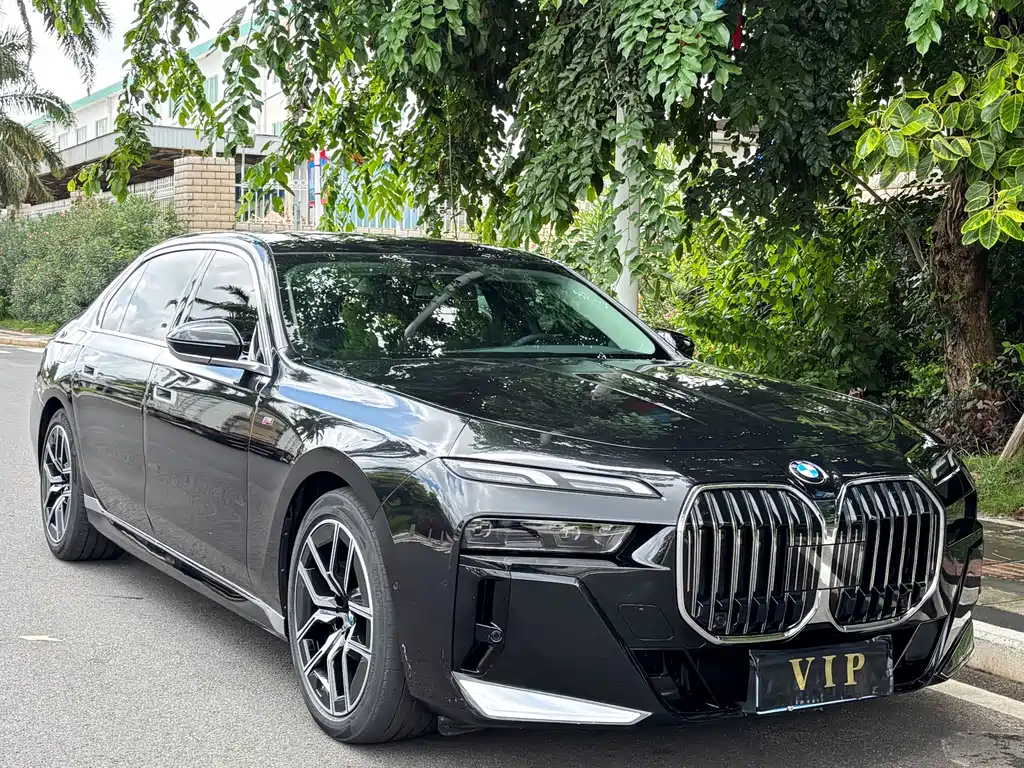 BMW 7 Series 2023 735Li M Sport Kit купить на сайте DeffCars
