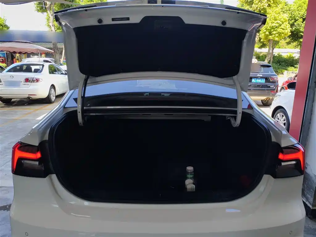 Roewe i6 MAX 2020 300TGI automatic cool canopy version купить на сайте DeffCars