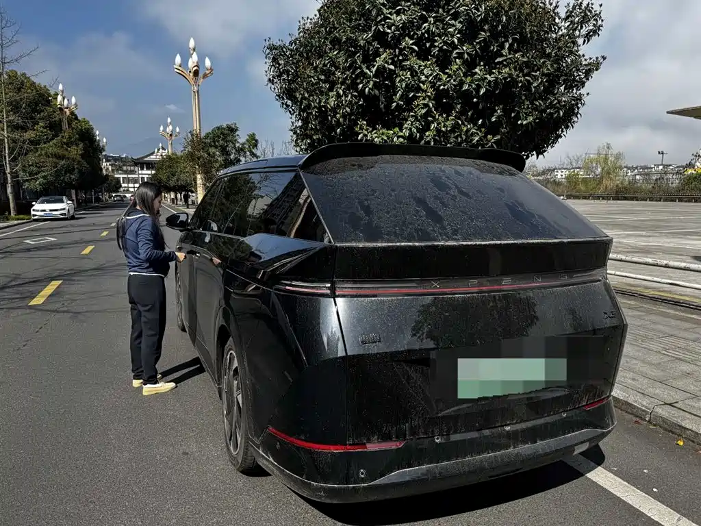 Xpeng X9 2024 model 702 super long battery life Max купить на сайте DeffCars