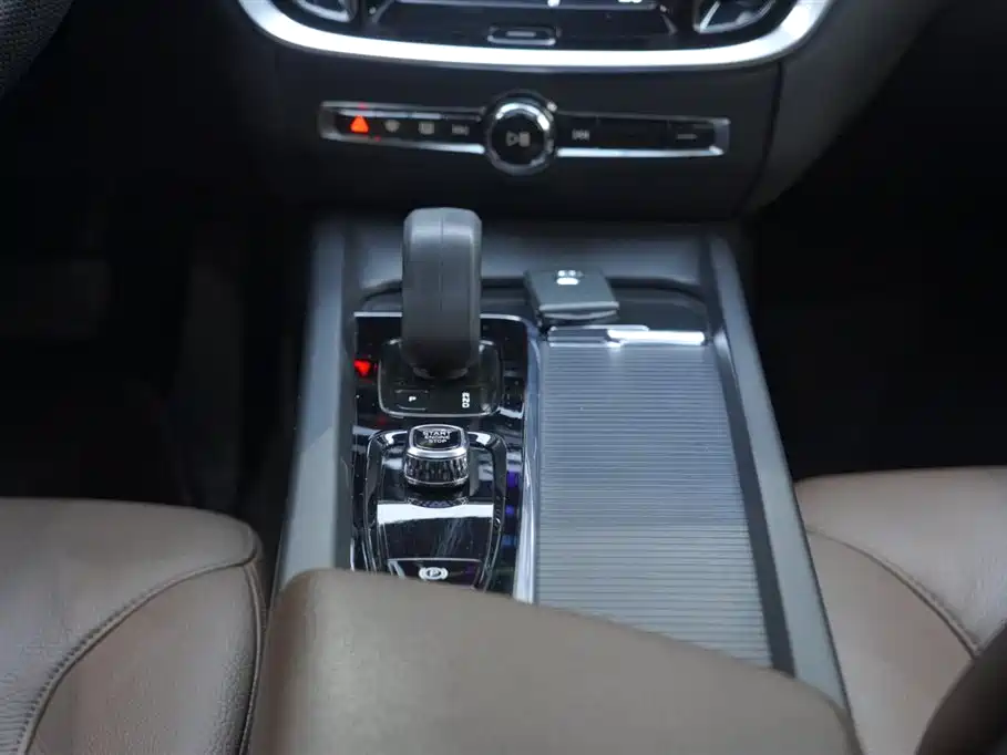 Volvo S60 2022 B4 Zhiyi Luxury Edition купить на сайте DeffCars