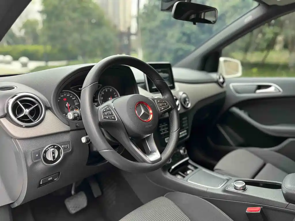 Mercedes-Benz B-Class 2017 B 180 купить на сайте DeffCars