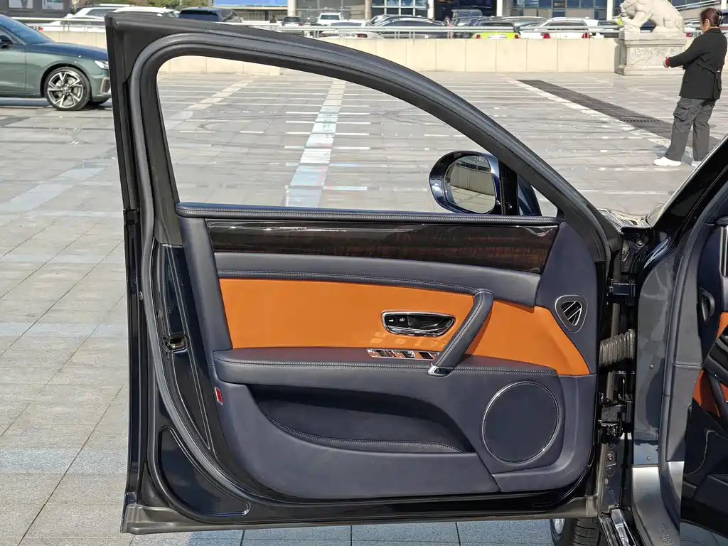 Flying Spur 2017 4.0T V8 Standard Edition купить на сайте DeffCars