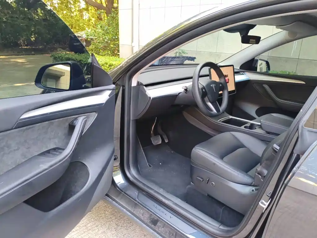 Model Y 2024 rear-wheel drive version купить на сайте DeffCars