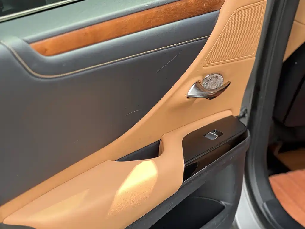 Lexus ES 2022 200 Deluxe Edition купить на сайте DeffCars