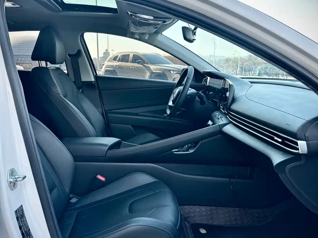Elantra 2023 1.5L CVT LUX Premium Edition купить на сайте DeffCars