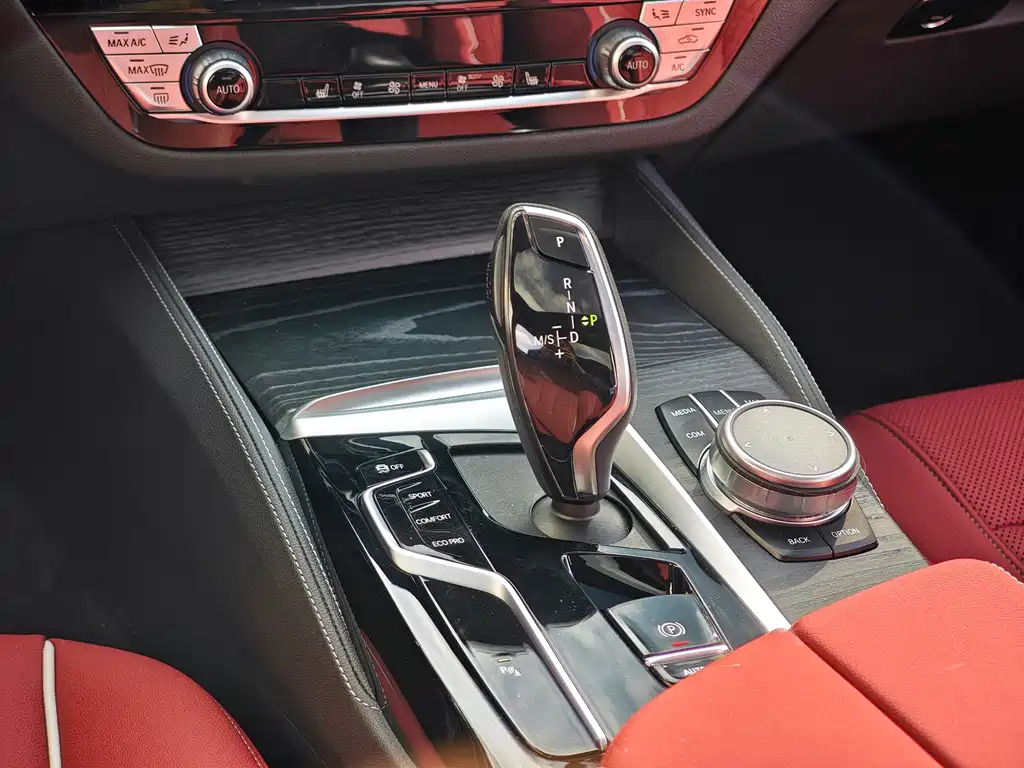 BMW 5 Series 2023 530Li Leading M Sports Package купить на сайте DeffCars