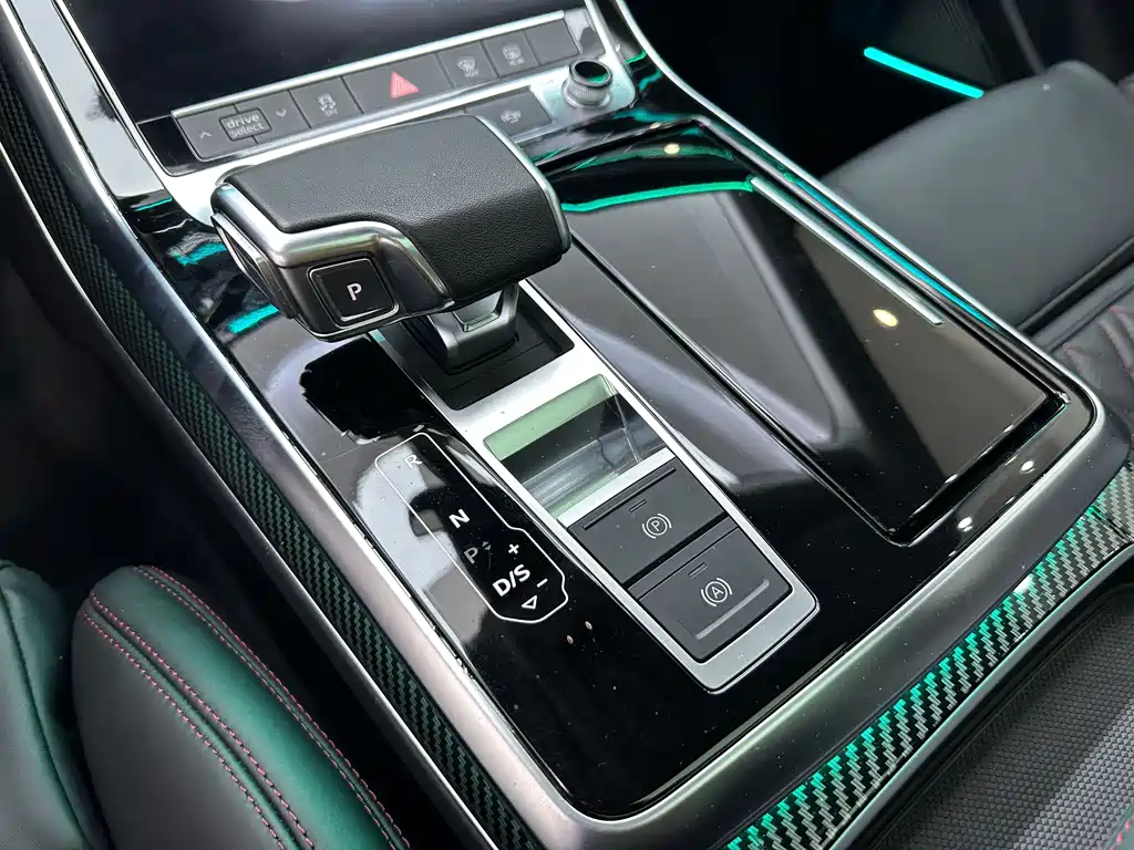 Audi Q8 2023 55 TFSI luxury and dynamic model купить на сайте DeffCars