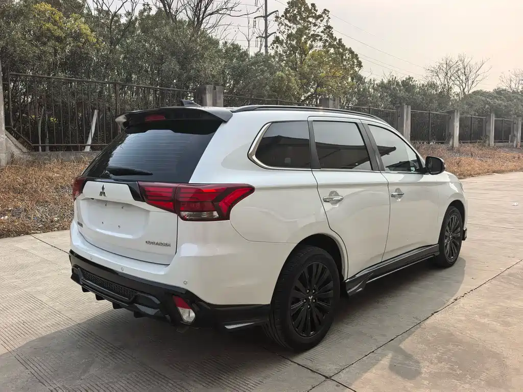 Outlander 2021 2.4L four-wheel drive solar version 5 seats купить на сайте DeffCars
