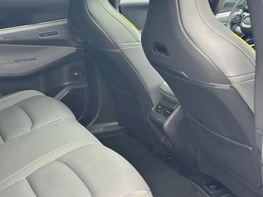 Lynk & Co 08 EM-P 2025 model 120km long battery life Pro купить на сайте DeffCars