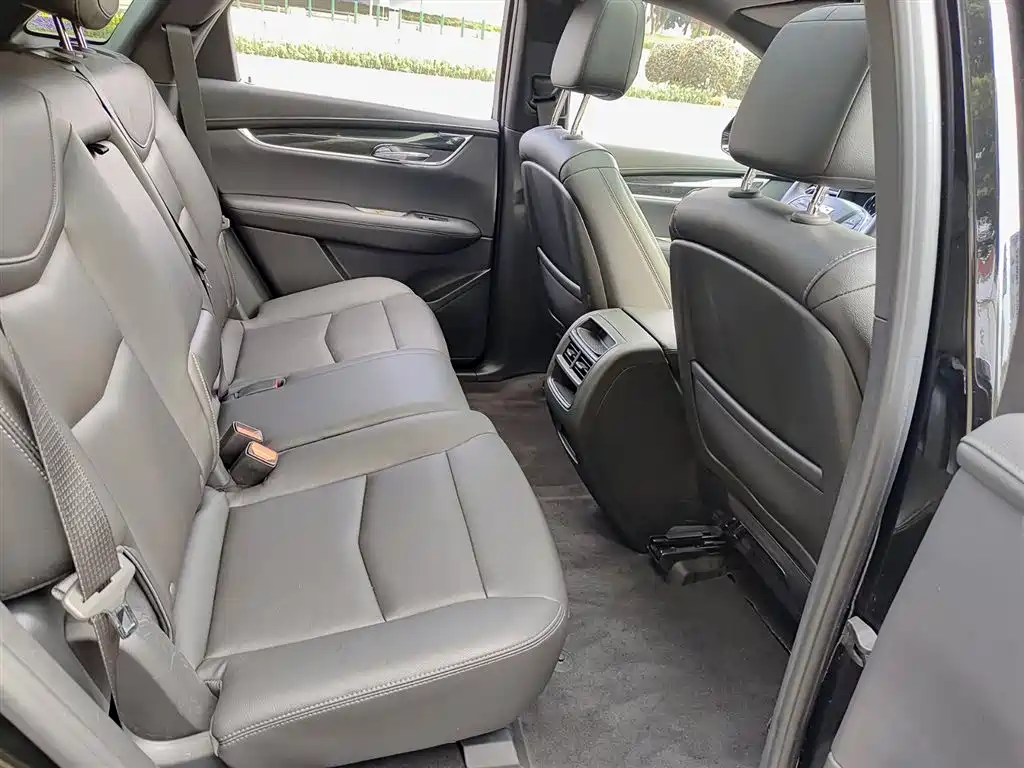 Cadillac XT5 2022 2.0T two-wheel drive luxury model купить на сайте DeffCars