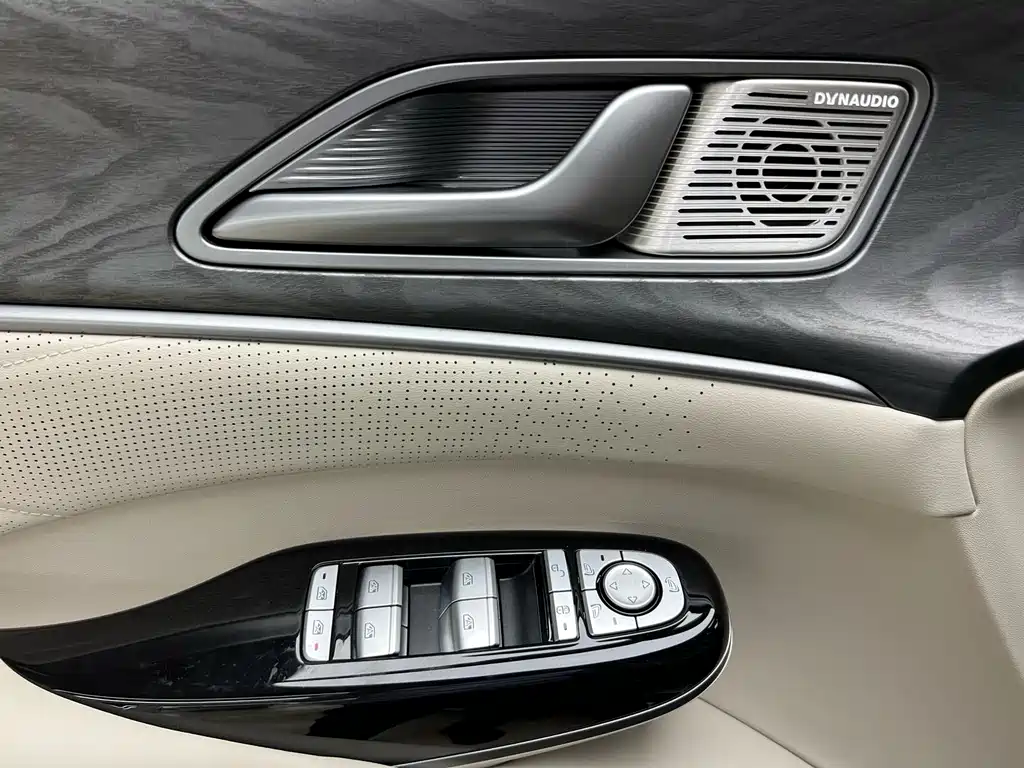 Denza D9 2024 DM-i 980 four-wheel drive premium model купить на сайте DeffCars