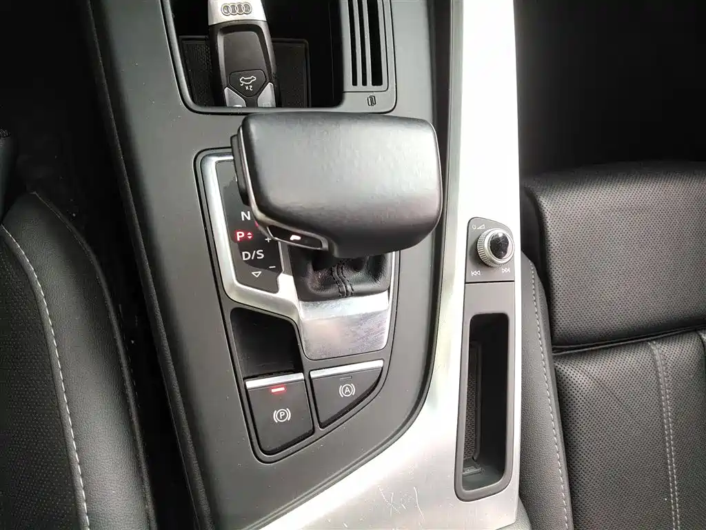 Audi A4L 2020 40 TFSI Fashionable and Dynamic купить на сайте DeffCars