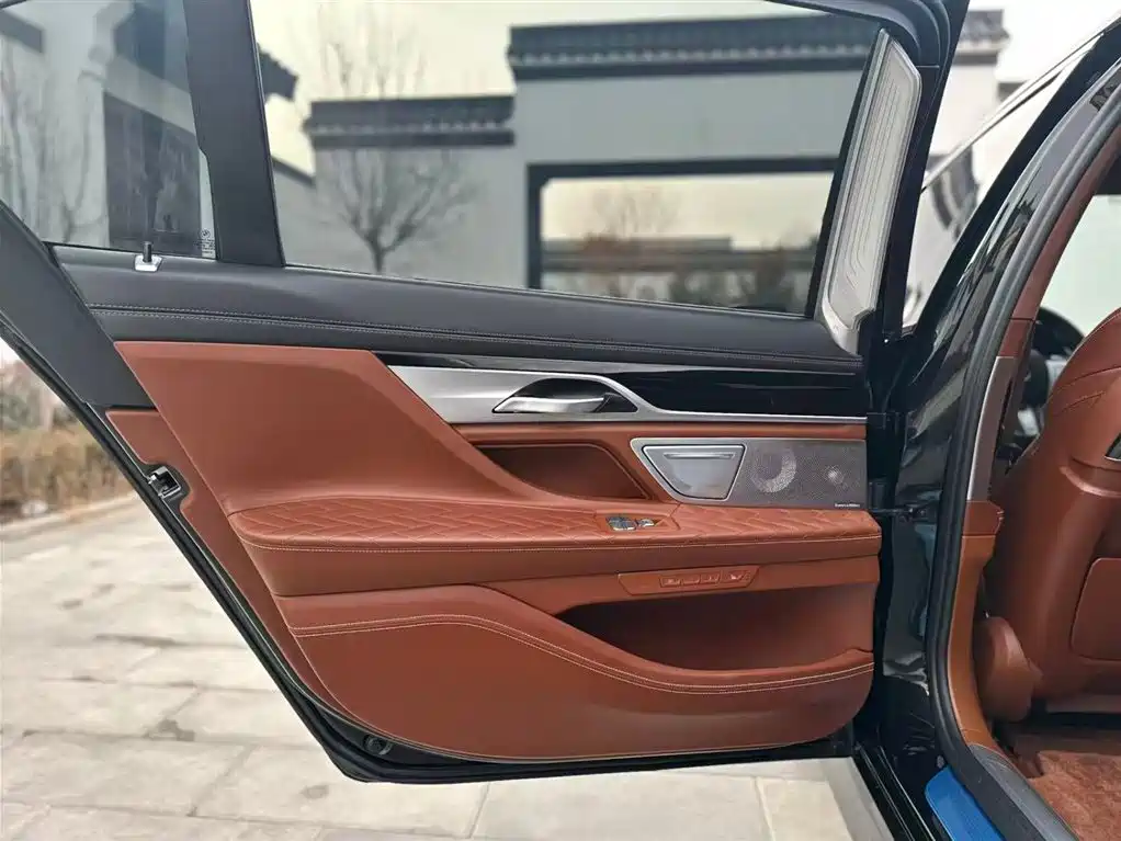 BMW 7 Series 2021 740Li xDrive Executive M Sports Package купить на сайте DeffCars
