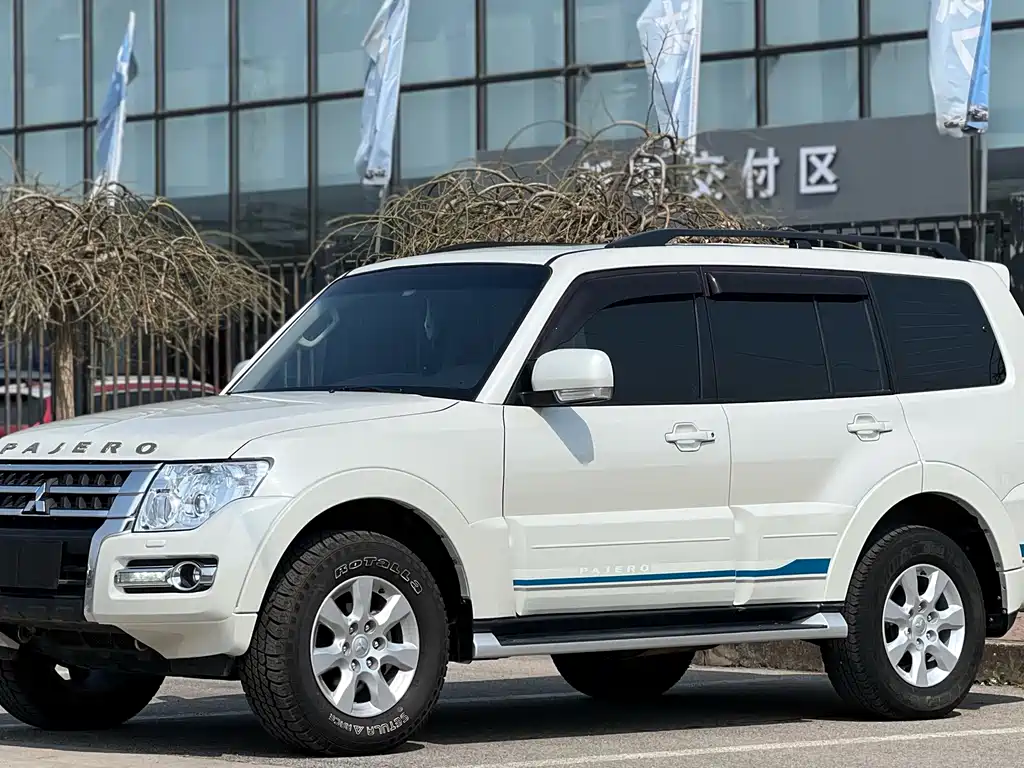 Pajero imported 2019 3.0L automatic standard version купить на сайте DeffCars