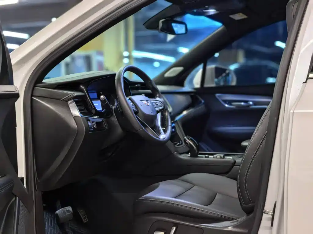 Cadillac XT6 2021 28T six-seat four-wheel drive stylish model купить на сайте DeffCars