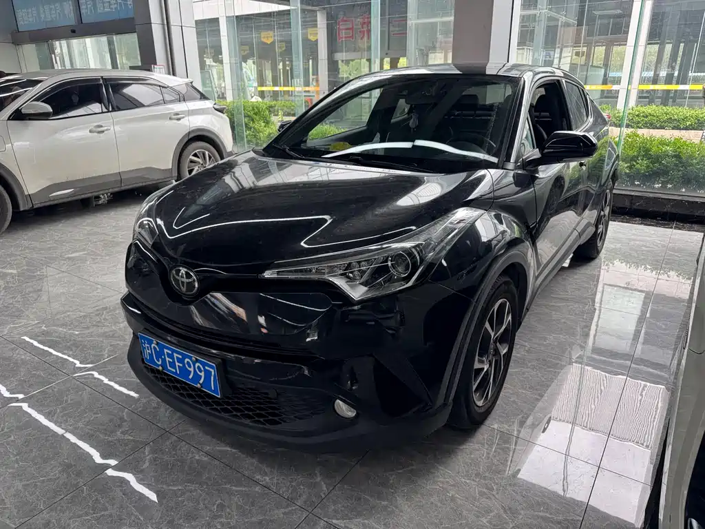 Toyota C-HR 2020 2.0L Leading Edition купить на сайте DeffCars
