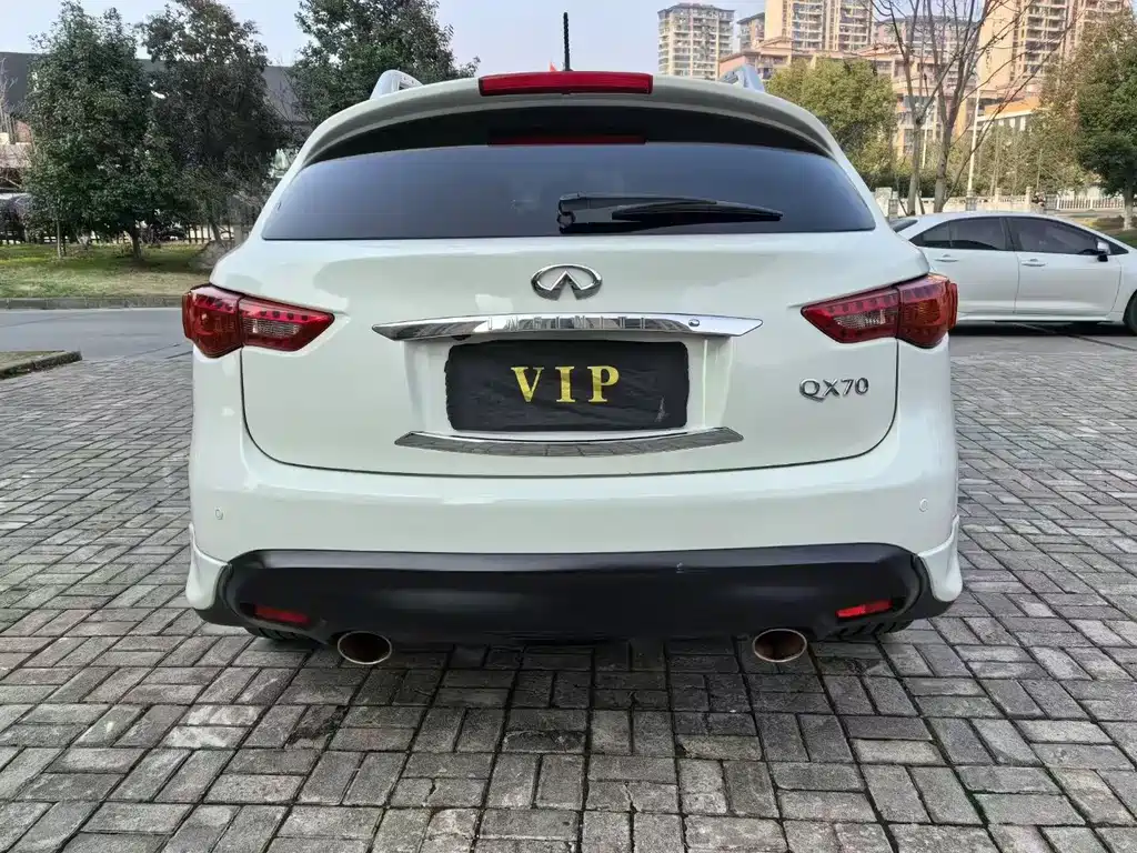 Infiniti QX70 2013 3.7L Standard Edition купить на сайте DeffCars