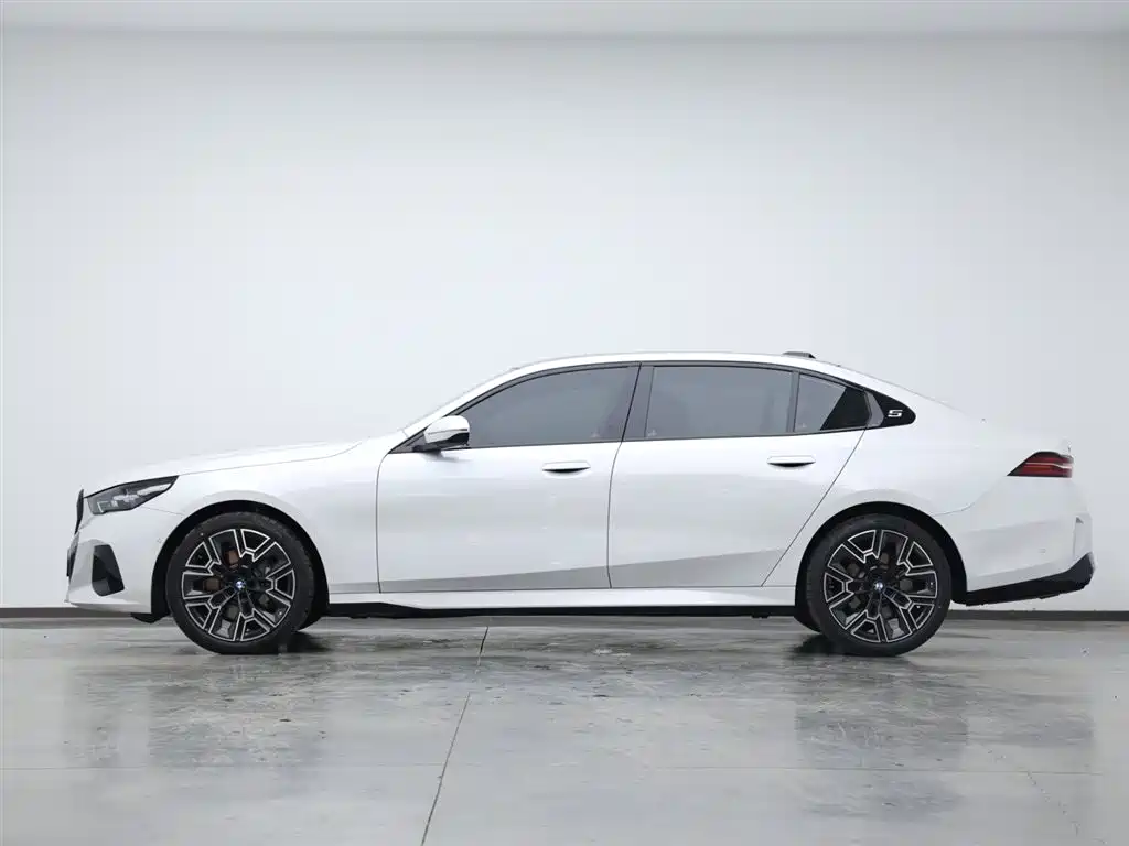BMW 5 Series 2025 530Li Exclusive M Sports Package купить на сайте DeffCars