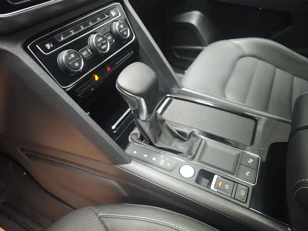 Touron 2020 330TSI 2WD Deluxe Edition National VI купить на сайте DeffCars