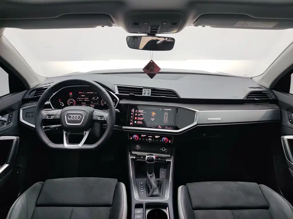 Audi Q3 2022 35 TFSI Fashion Dynamic купить на сайте DeffCars