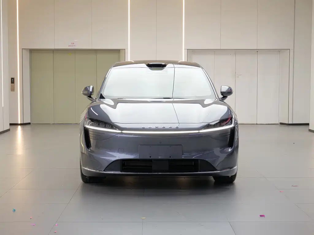 Zhijie R7 2025 extended range 251km Max купить на сайте DeffCars