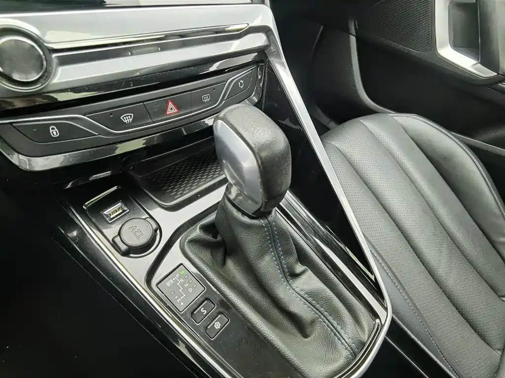 Peugeot 308 2018 1.6L automatic luxury version купить на сайте DeffCars