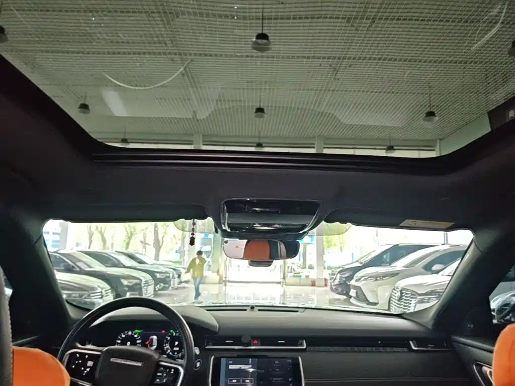 Range Rover Velar 2022 250PS Glitter Gold Collector’s Edition купить на сайте DeffCars