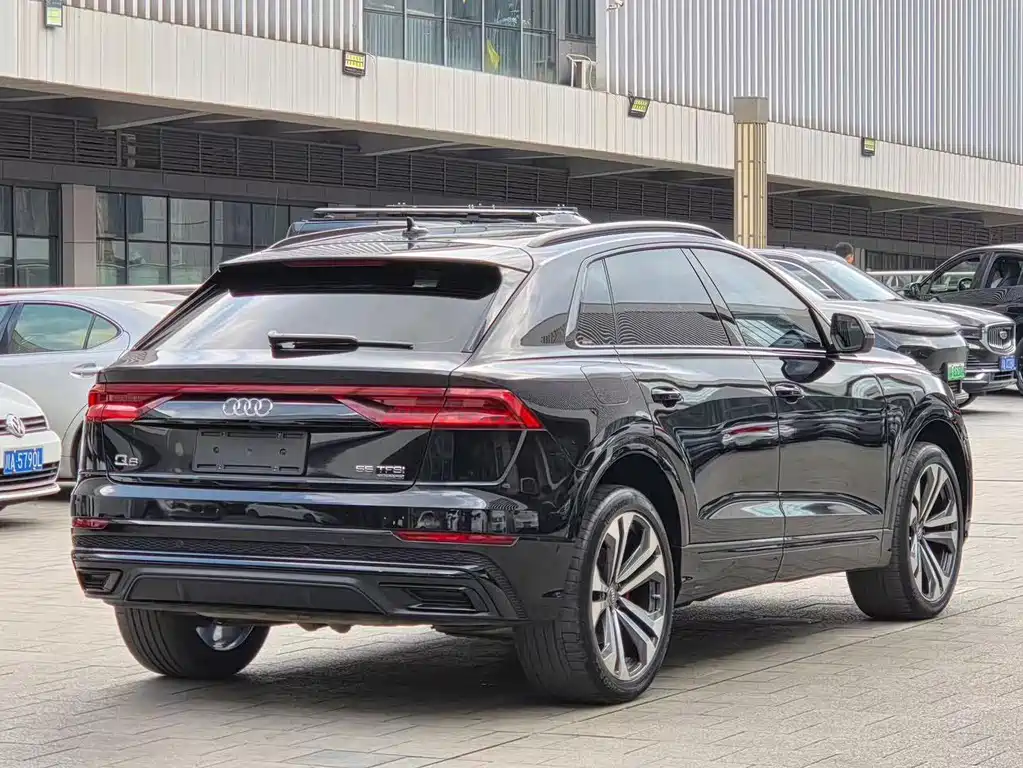 Audi Q8 2019 55 TFSI exclusive dynamic model купить на сайте DeffCars