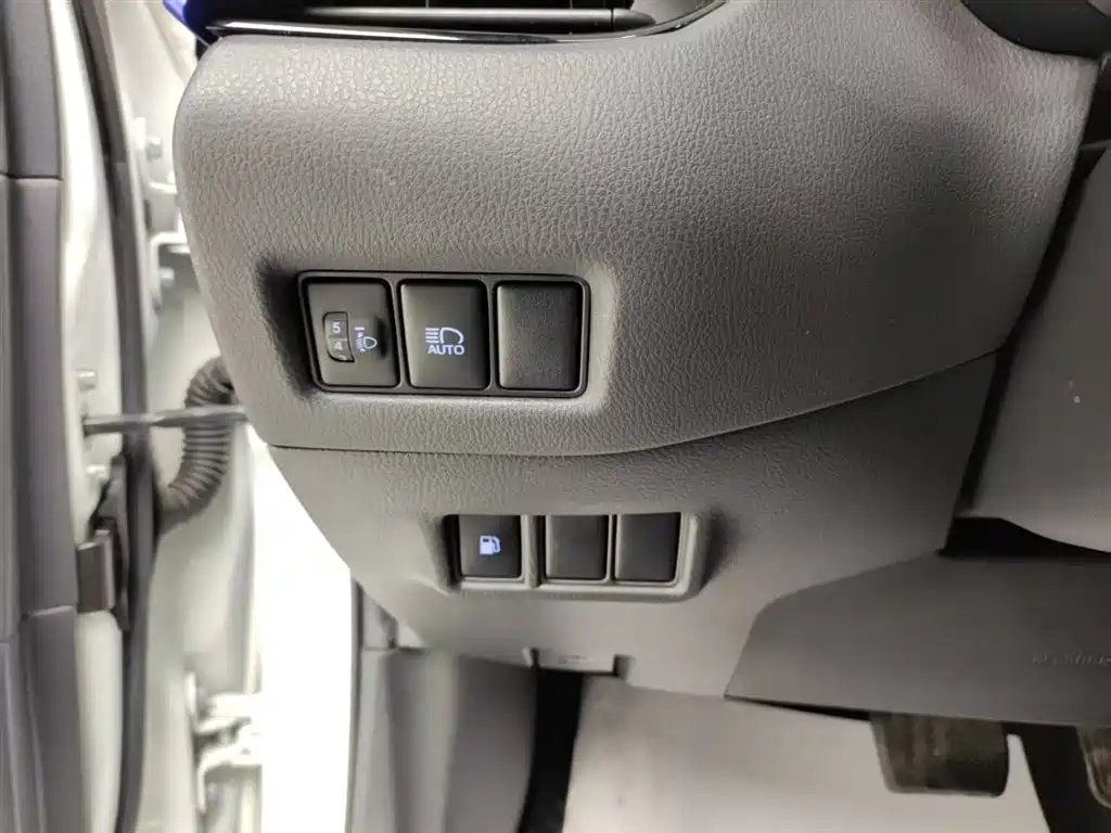 Toyota C-HR 2020 2.0L Leading Edition купить на сайте DeffCars