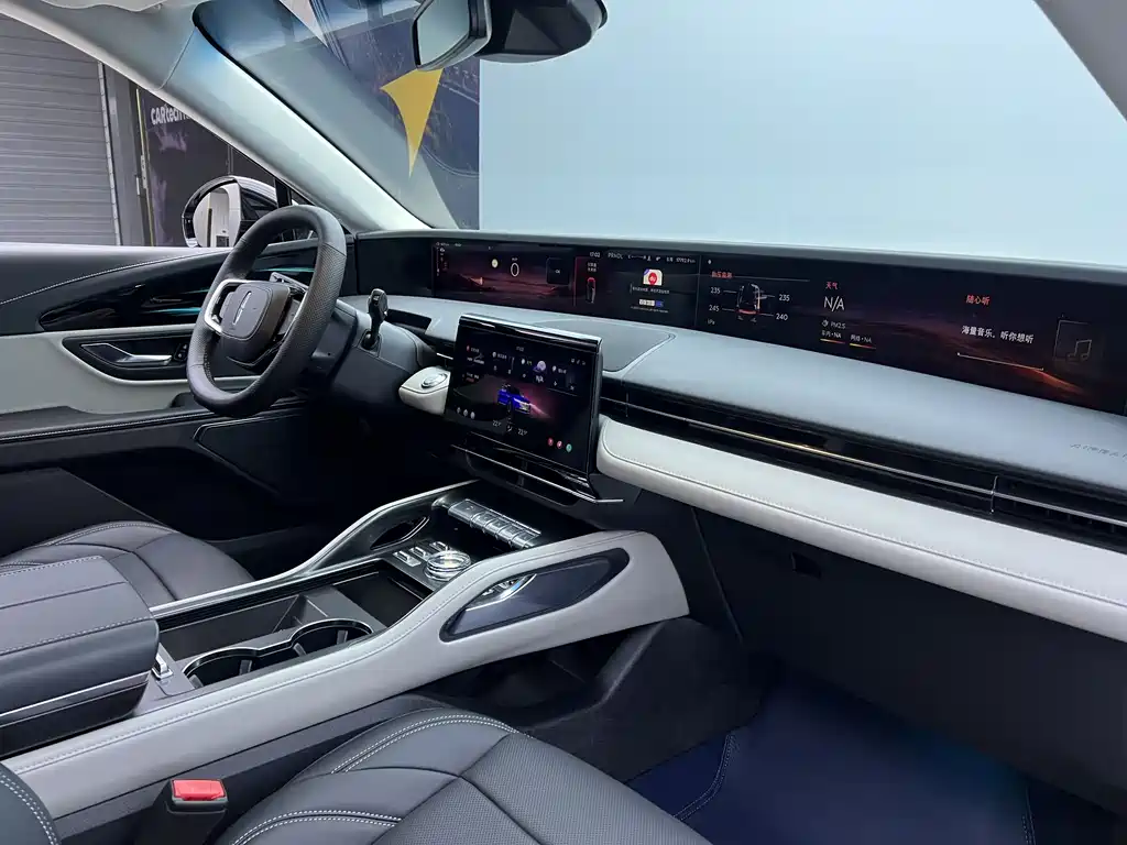 Voyager 2025 2.0T four-wheel drive Zunyi hybrid version купить на сайте DeffCars