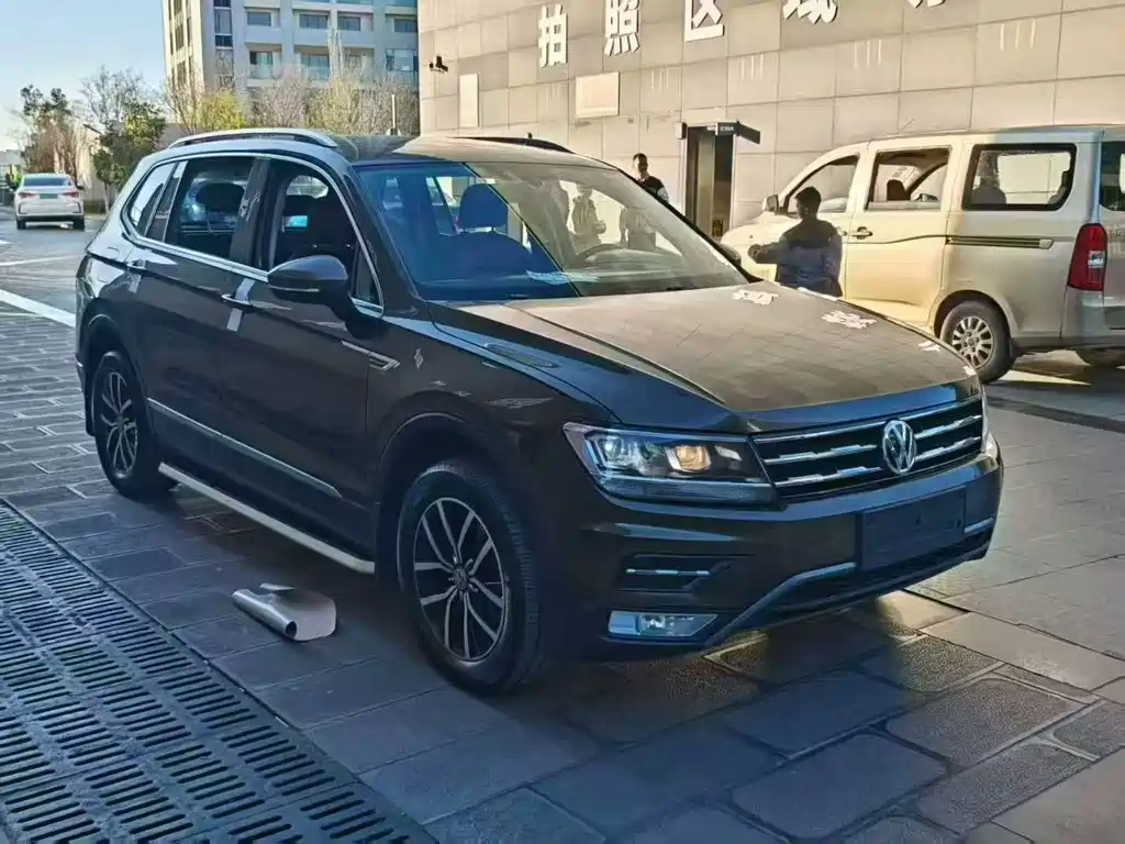 Tiguan L 2017 330TSI automatic two-wheel drive luxury version купить на сайте DeffCars