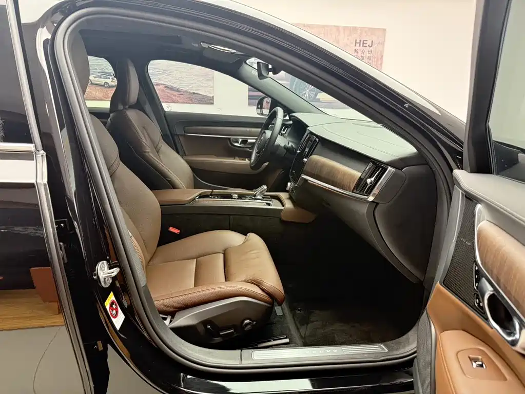 Volvo S90 2025 B5 Zhiyuan Luxury Edition купить на сайте DeffCars