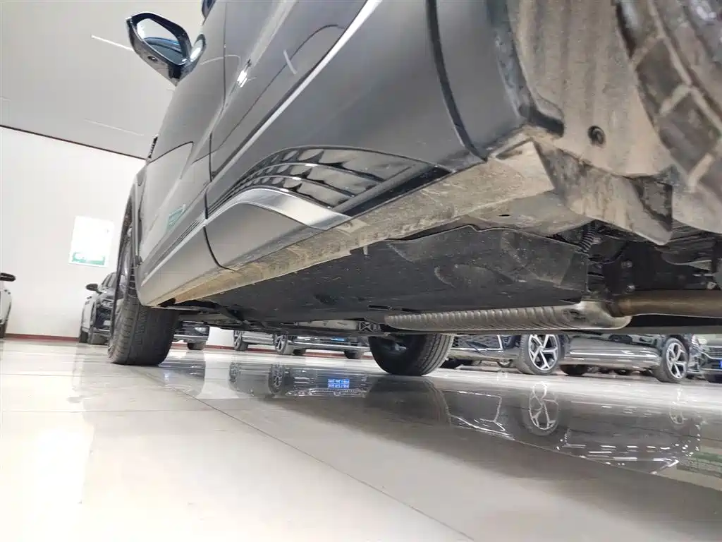 Hongqi HS5 2025 2.0T two-wheel drive Qixiang Pro version купить на сайте DeffCars