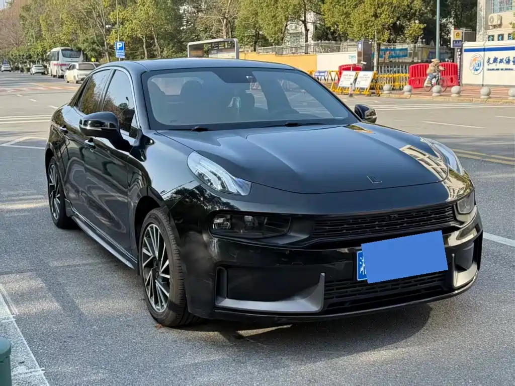 Lynk & Co 03 2021 1.5TD DCT Plus купить на сайте DeffCars