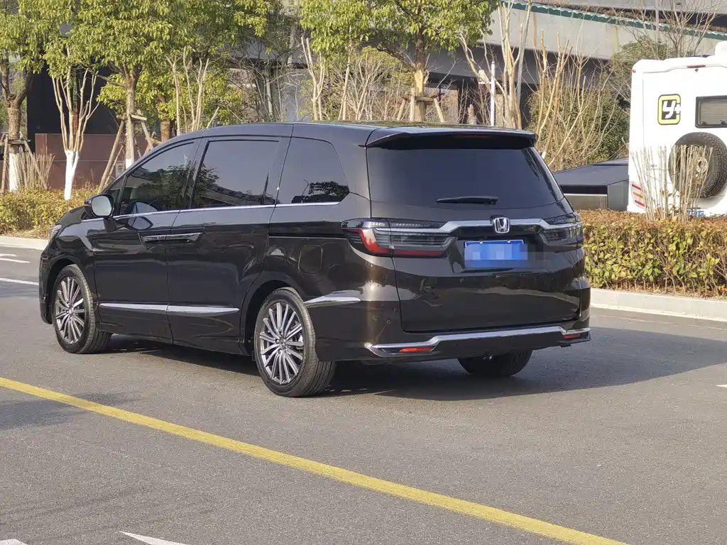 Alison 2022 2.0L e:HEV Deluxe Edition купить на сайте DeffCars