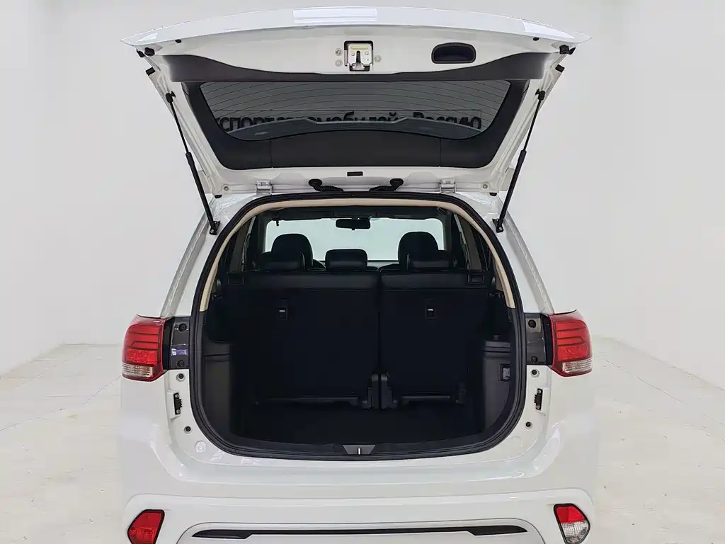 Outlander 2021 facelift 2.0L 2WD smooth version 5 seats купить на сайте DeffCars