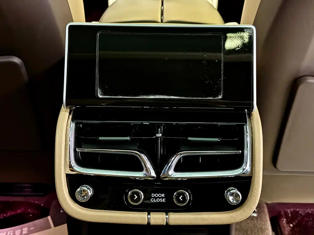 Bentayga 2023 4.0T V8 long wheelbase version купить на сайте DeffCars