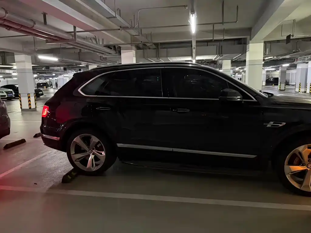 Bentayga 2018 4.0T V8 купить на сайте DeffCars