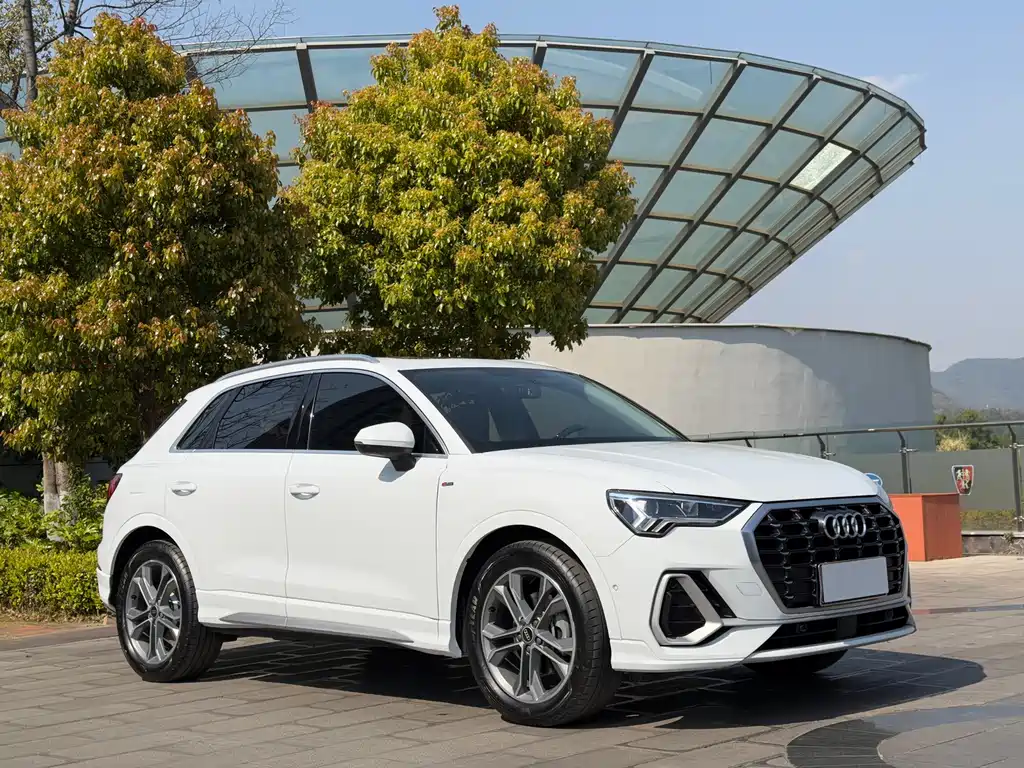 Audi Q3 2021 40 TFSI Fashionable and Dynamic купить на сайте DeffCars