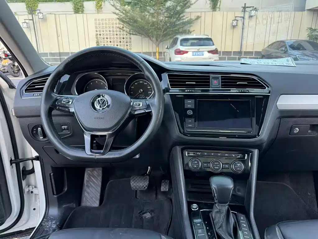 Tiguan L 2019 330TSI automatic two-wheel drive smart luxury version National VI купить на сайте DeffCars