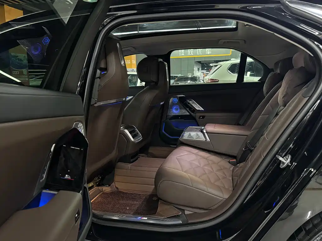 BMW 7 Series 2023 735Li M Sports Package купить на сайте DeffCars