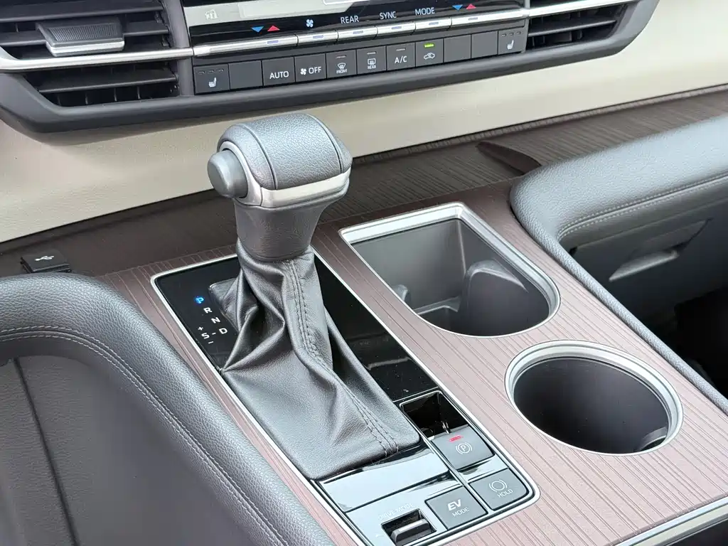 Grevia 2022 2.5L Hybrid Premium Edition купить на сайте DeffCars