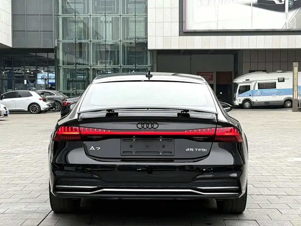 Audi A7 2023 45 TFSI Premium Selection купить на сайте DeffCars