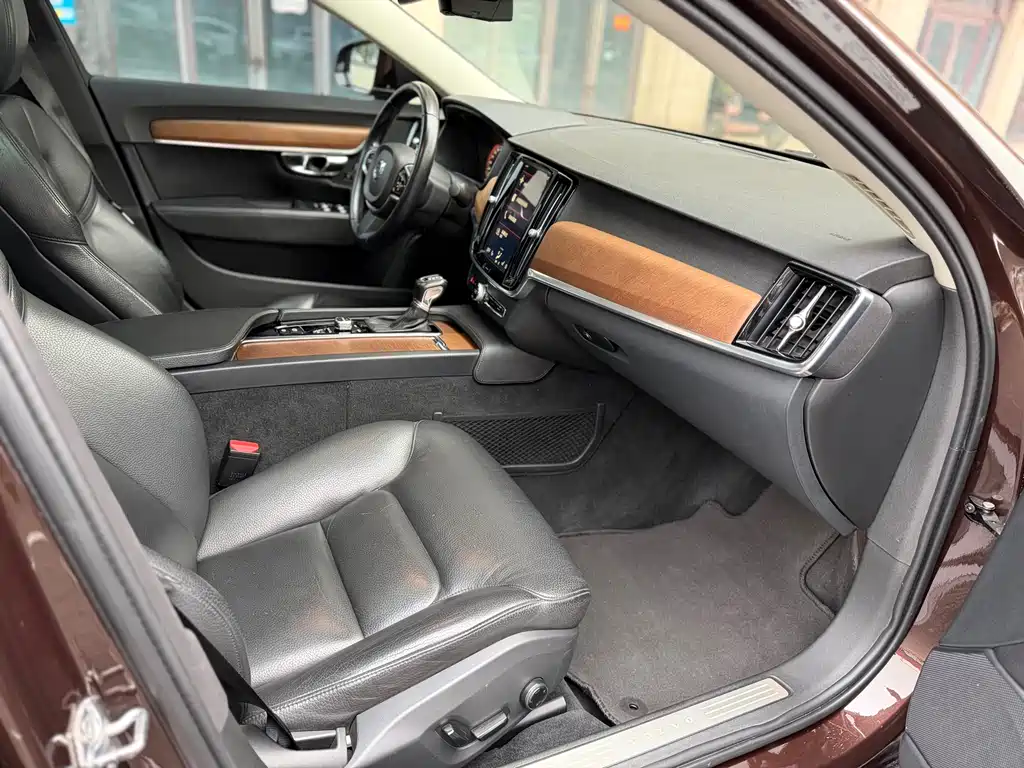 Volvo S90 2017 T5 Zhiya Edition купить на сайте DeffCars